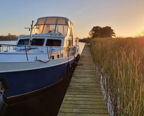 Luxe motorboot te huur in Friesland via HW Yachtcharter