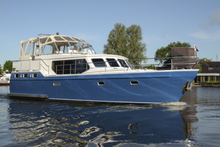 hw-yachtcharter-dutchess-cruiser-sailing-friesland-6-1024x683